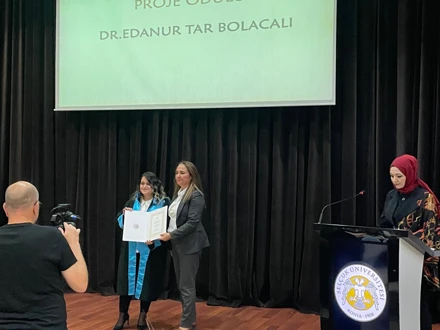 Sağlık Bilimleri Enstitüsü Tarafından Düzenlenen Mezuniyet ve Başarı Ödülleri Töreninde Ödül Alan Öğretim Üyemiz